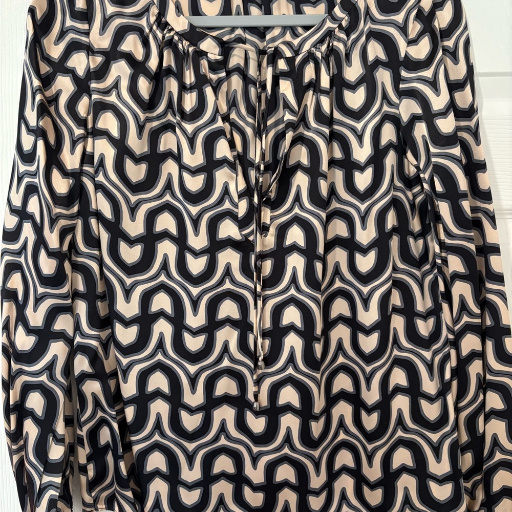 Alice & Trixie Chic Black and Cream Women's Top. Silk and size M.